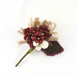 Corsage. コサージュ " Mini bouquet. 布花と刺繡のブローチ " | ブラウン×レッド | 6枚目の画像