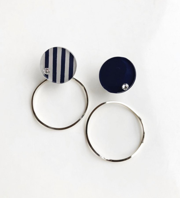 Asymmetry circle stripe pierce/earring(Stripe × Navy) 2枚目の画像