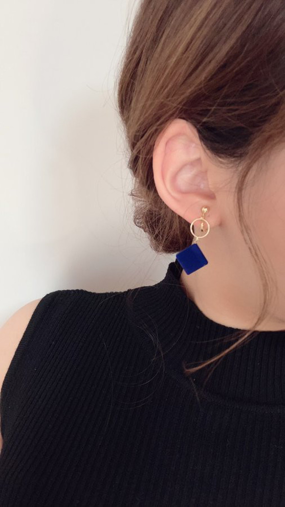 Color square hoop pierce/earring(Blue) 2枚目の画像