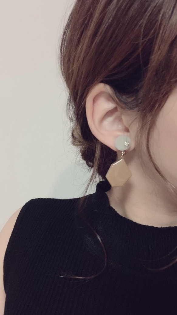 Color Asymmetry KAKERA pierce/earring(Beige × Mustard) 2枚目の画像