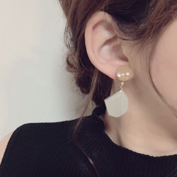 Color Asymmetry KAKERA pierce/earring(Beige × Mustard) 3枚目の画像