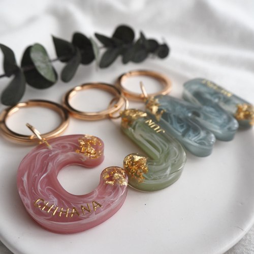 なーたん様おまとめ半額 レジン ペンダント キーホルダー 名入れ＊* ちょっと大きめ お名前キーホルダー ～レインボー