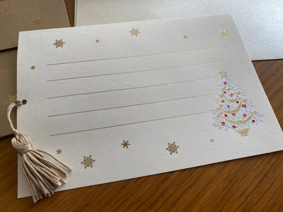 再入荷！イタリア製　品のある、大人のクリスマスカード！『エンボス加工　きらきら箔押し　ツリー柄』～タッセル付き～ 2枚目の画像