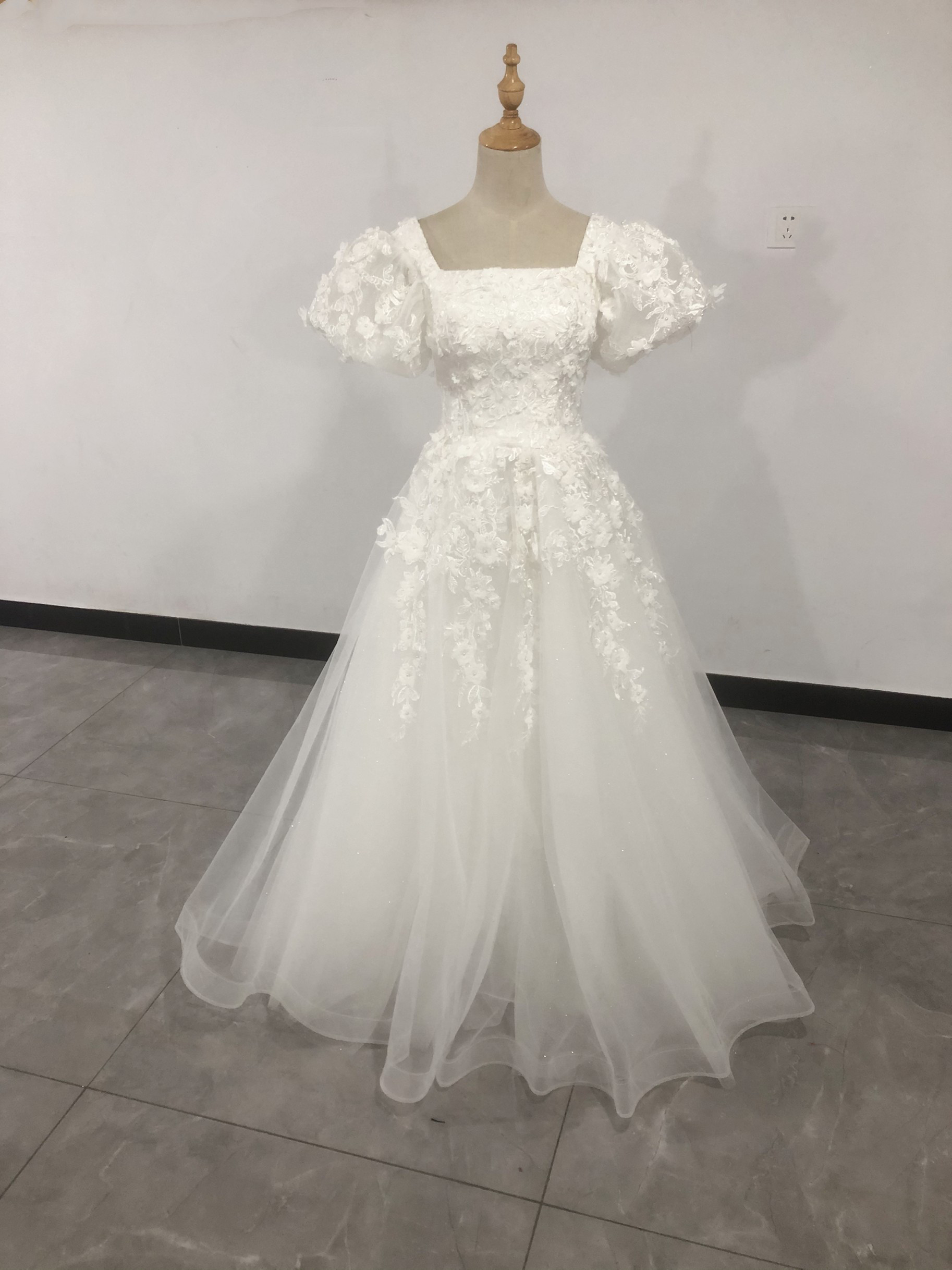 高品質！ ウエディングドレススクエアネック  美しい花レース 姫袖プリンセスライン /花嫁/結婚式