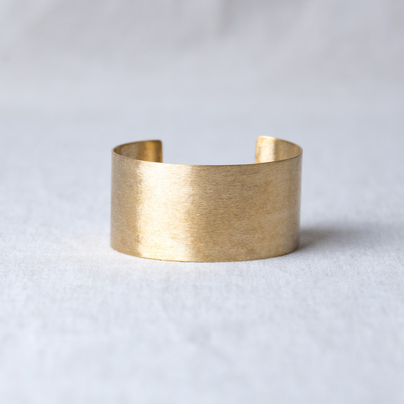無垢真鍮のバングル｜W30mm 〈丁度いいサイズが見つかる〉5サイズ 3枚目の画像
