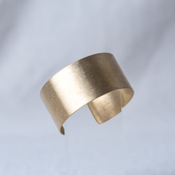 無垢真鍮のバングル｜W30mm 〈丁度いいサイズが見つかる〉5サイズ 1枚目の画像