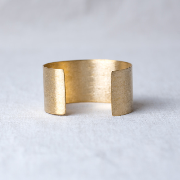 無垢真鍮のバングル｜W30mm 〈丁度いいサイズが見つかる〉5サイズ 4枚目の画像