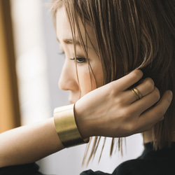 無垢真鍮のバングル｜W30mm 〈丁度いいサイズが見つかる〉5サイズ 5枚目の画像