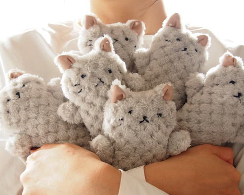 ぬいぐるみ 灰色猫ちゃん（パイナップルボア生地） ぬいぐるみ