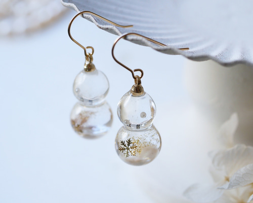 煌めく雪の結晶の雪だるまjewelryピアス/イヤリング ピアス（フック