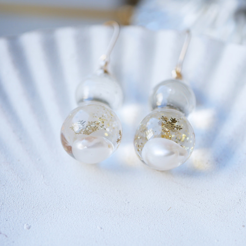No.593-A　クリスマス☆雪の結晶☆雪だるま☆レジン☆ピアス・イヤリング No 593-A クリスマス 雪の結晶 ハンドメイド レジン ピアス イヤリング