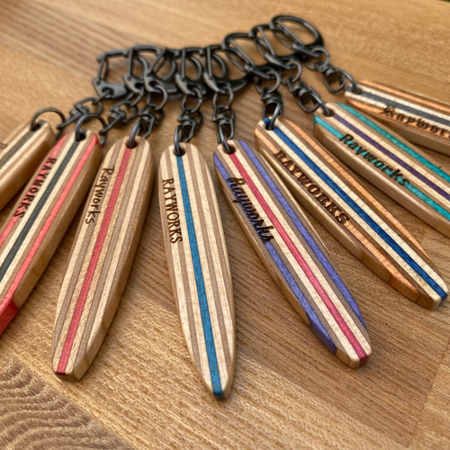 めぐ ドレス、サーフボード キーホルダー ハワイアンキーホルダー サーフボード ブルー ハイビスカス