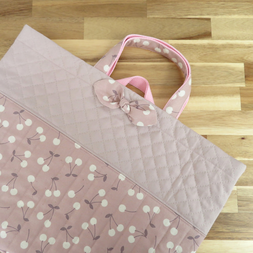 リボンも可愛い♡さくらんぼ×無地 キルティングのレッスンバッグ