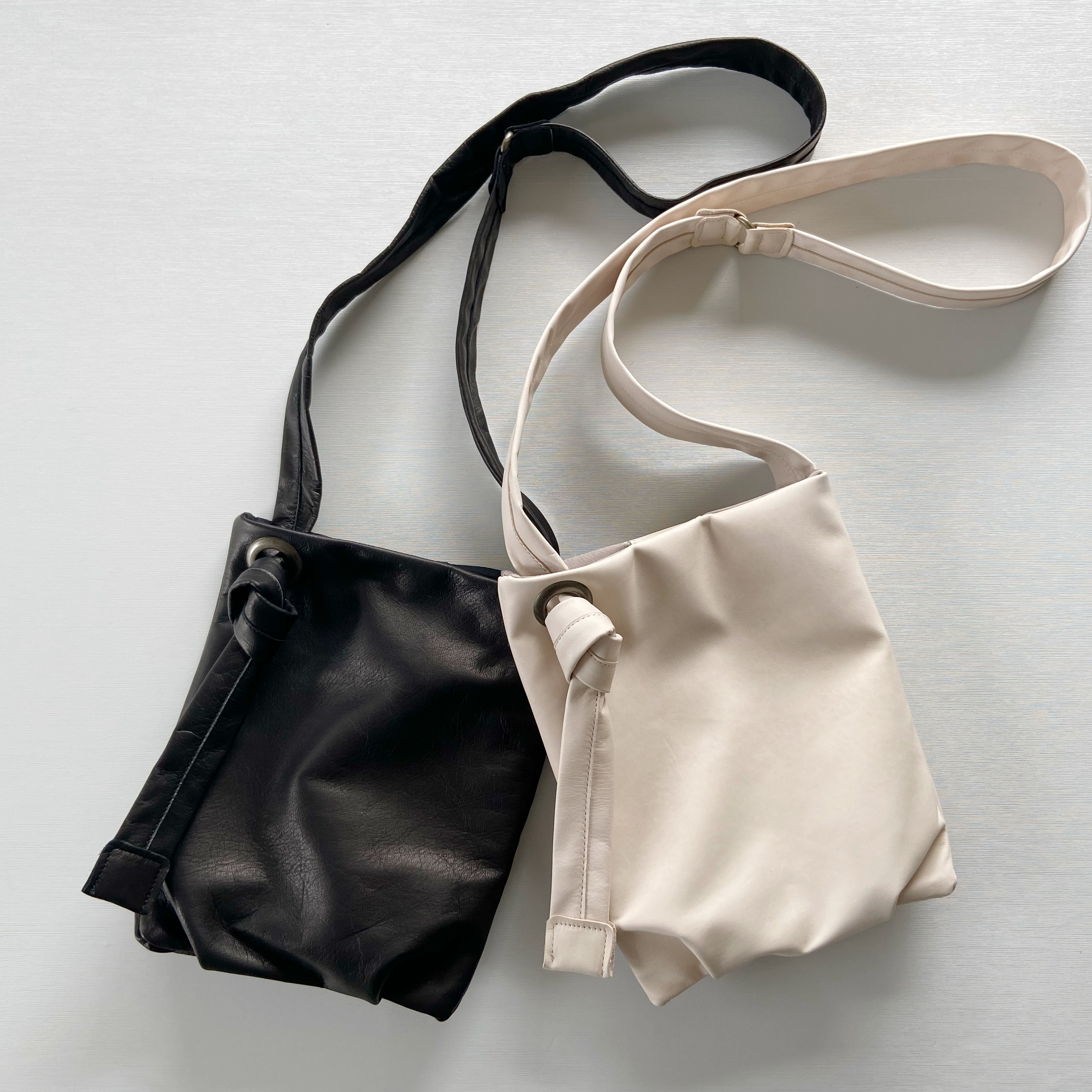 馬革スッキリ縦型ポシェット＊ビッグハトメ＊アンティーク金具