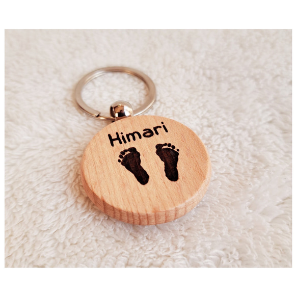 赤ちゃんの足形手形キーホルダー　プチギフト　ギフト　プレゼント　出産祝い　名入れ　記念品　キーリング 2枚目の画像
