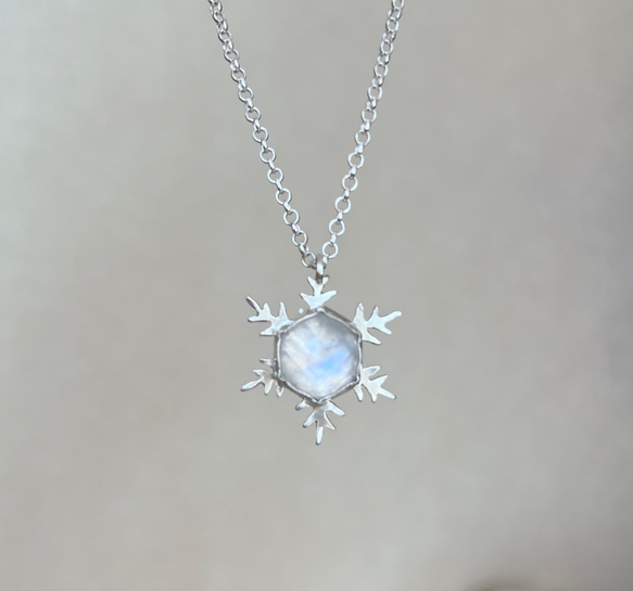 ムーンストーンの雪の結晶ネックレス シルバー925 ネックレス