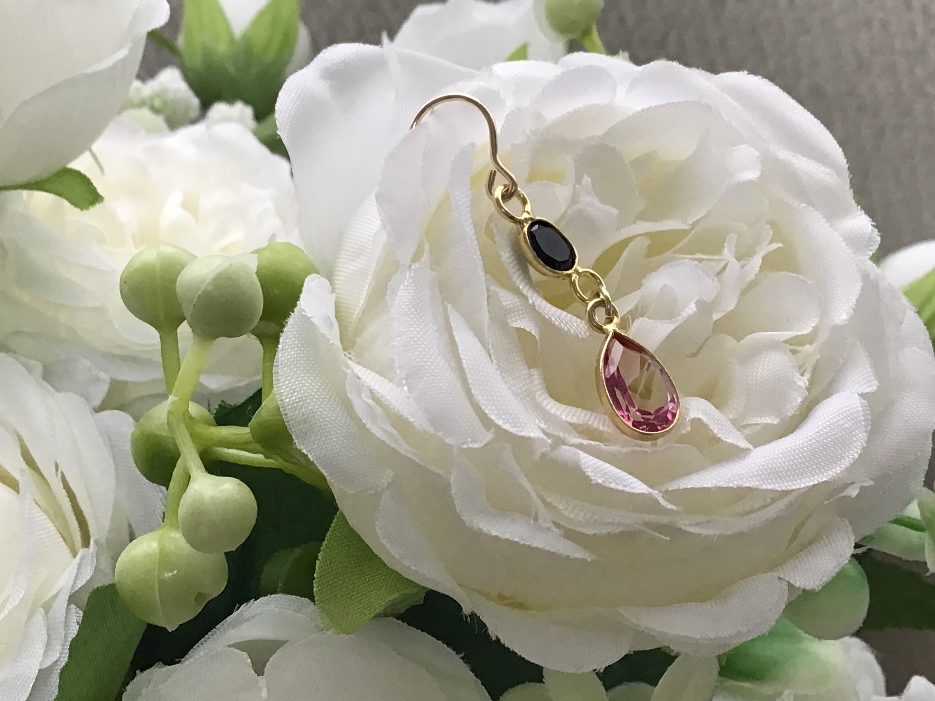 【送料無料】14kgf ピアス　pink topaz  black spinel. 夜空に煌めくピンクの涙