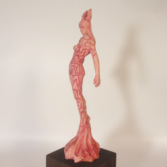 木彫刻 アート 『 レッドドラゴン 』  芸術 アート 女性  松 手彫り 彫刻 　龍 4枚目の画像