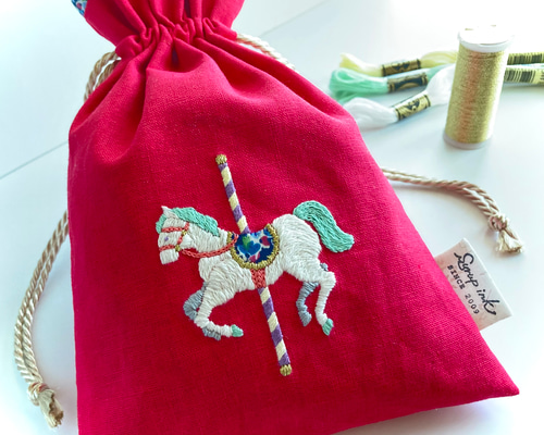 ファミリア　手刺繍　ポーチ　メリーゴーランド ファミリア 手刺繍 ポーチ メリーゴーランド