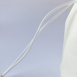 [當天出貨/免運費] 手感極佳的小巧抽繩袋 Kinchaku bag（白色） 第6張的照片