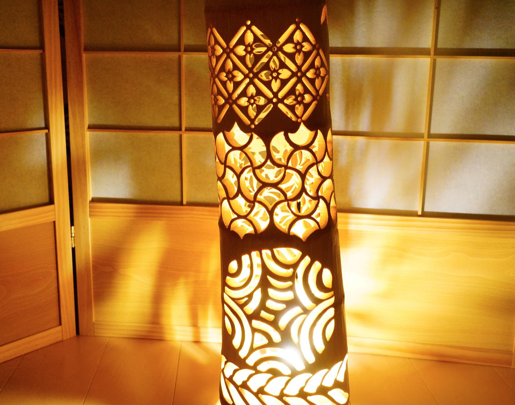 竹灯り・竹あかり・竹灯籠・竹灯篭・竹ランプ   繊細・両面彫り～～ 癒しの灯り★太陽の印★～～