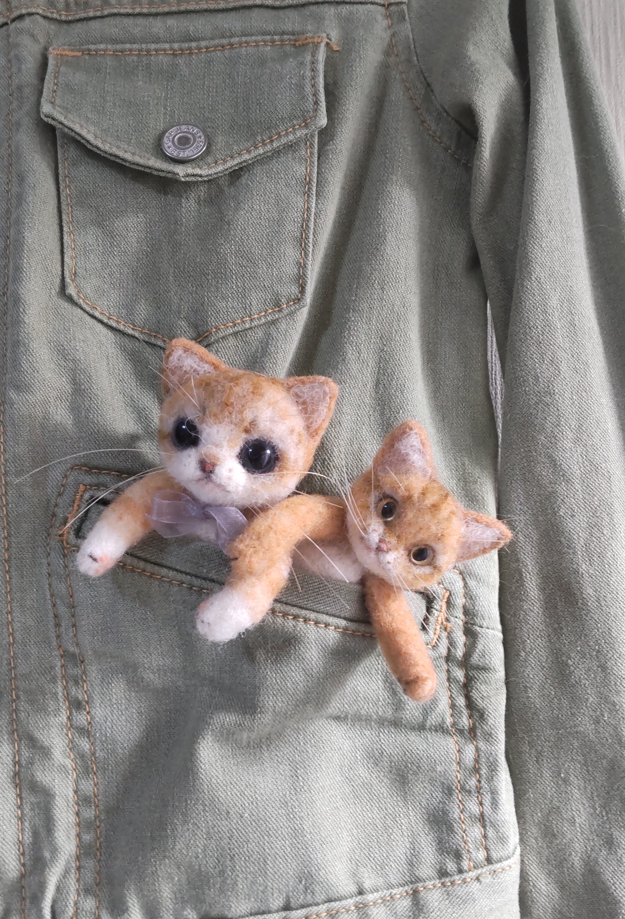 chikuri5 大きなお目目の茶白さん羊毛フェルトブローチ