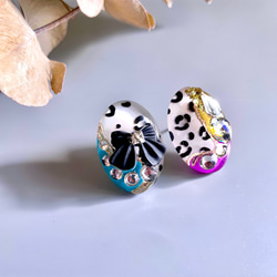 glass oval popping leopard Earrings 7枚目の画像