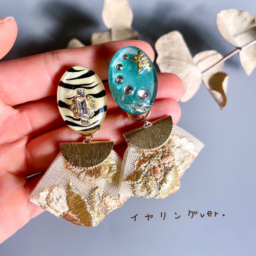 oval 〉インド刺繍リボンタッセルデザイン ピアス（スタッド・一粒