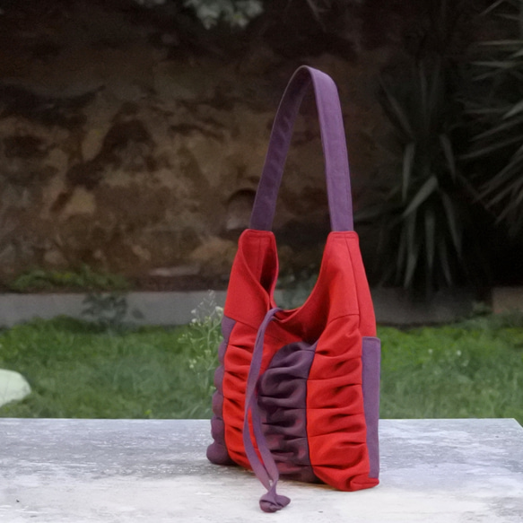 ★イタリア製生地赤と紫のひらひらショルダーバッグ 5枚目の画像