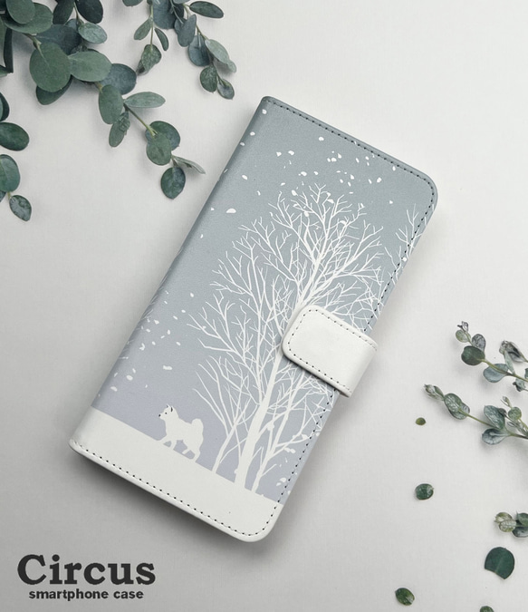 XPERIA AQUOS Galaxy シリーズ 手帳型ケース カメラ穴対応 雪景色とわんちゃん 1枚目の画像