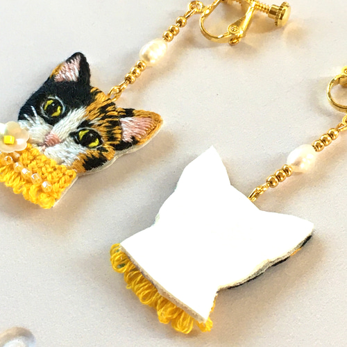 handmade ❁⃘*.゜ 三毛猫と梅結びのシンプル猫ピアス handmade ❁⃘*.゜ 三毛猫と梅結びのシンプル猫ピアス handmade ❁⃘