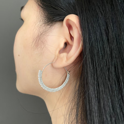 小彎月珠珠耳環 • 925純銀耳圈 · 耳環 第1張的照片