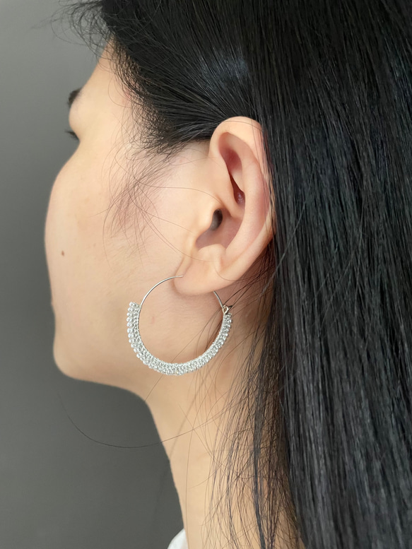 小彎月珠珠耳環 • 925純銀耳圈 · 耳環 第1張的照片