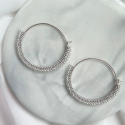 小彎月珠珠耳環 • 925純銀耳圈 · 耳環 第2張的照片