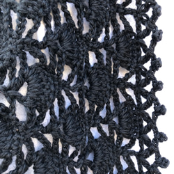 送料込み　ウール100%の手編みのショール(黒色　1点限) 3枚目の画像