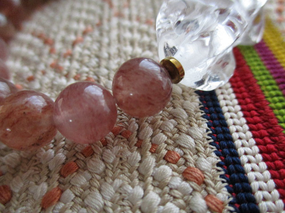 水晶：金剛杵/バジュラの彫り珠とミャンマー翡翠、モスコバイトのブレスレット 4枚目の画像