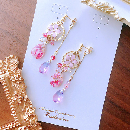 お花ドロップの2wayピアス／イヤリング（ピンク） イヤリング 