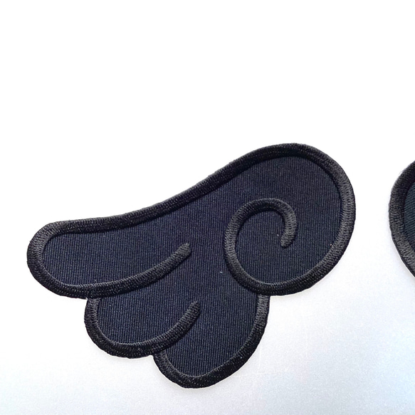 ビック黒い羽 刺繍アイロンワッペン 3枚目の画像