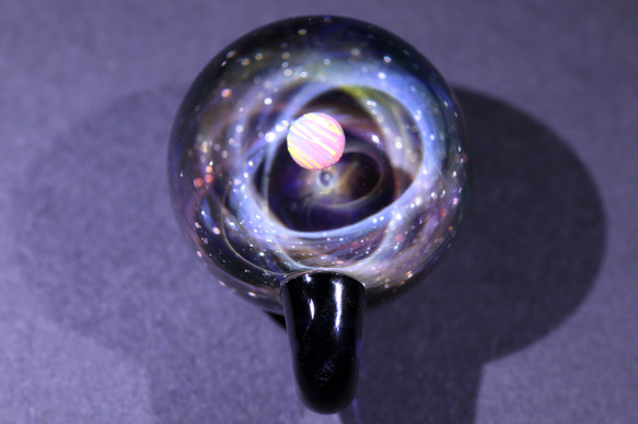 宇宙ガラスペンダント (24mｍ 螺旋状銀河） no.991 4枚目の画像