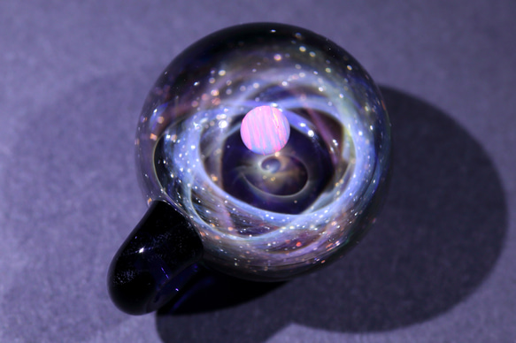 宇宙ガラスペンダント (24mｍ 螺旋状銀河） no.991 6枚目の画像