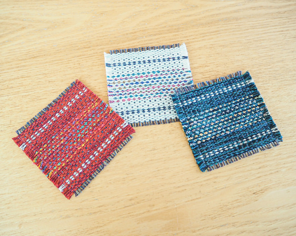 【送料無料】ウィンターカラー手織り布のコースター3枚組 2枚目の画像