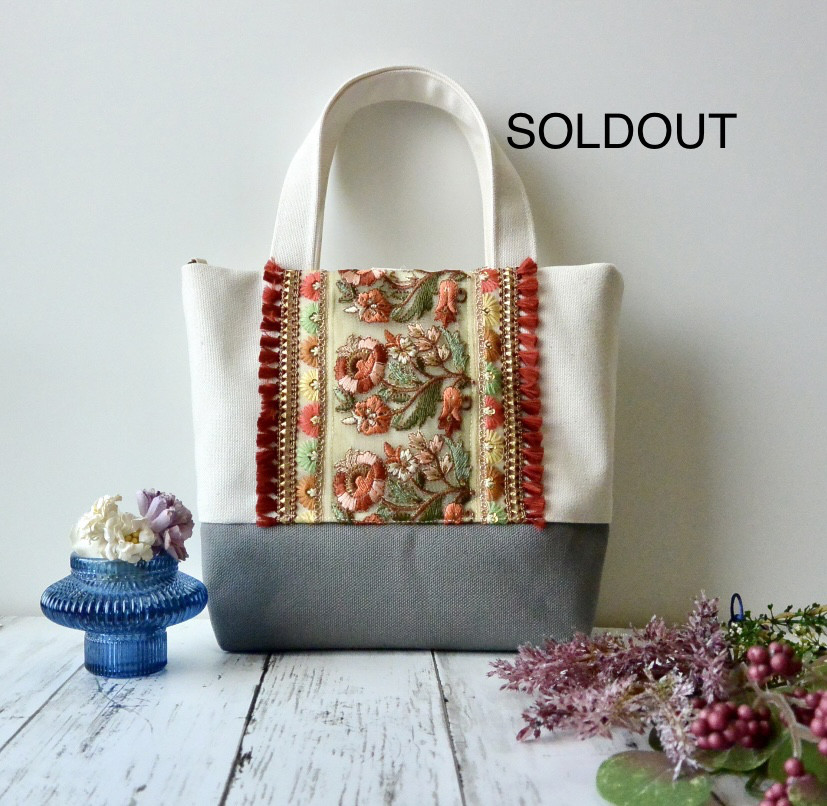 花柄インド刺繍リボン付きボックス型山葡萄バッグ ギフトシリーズNo.2 / 刺繍ハンドバッグ / 花柄 / インド刺繍