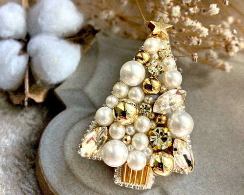 ビーズ刺繍ブローチ クリスマスツリー ゴールド ガラスビジュー×パール