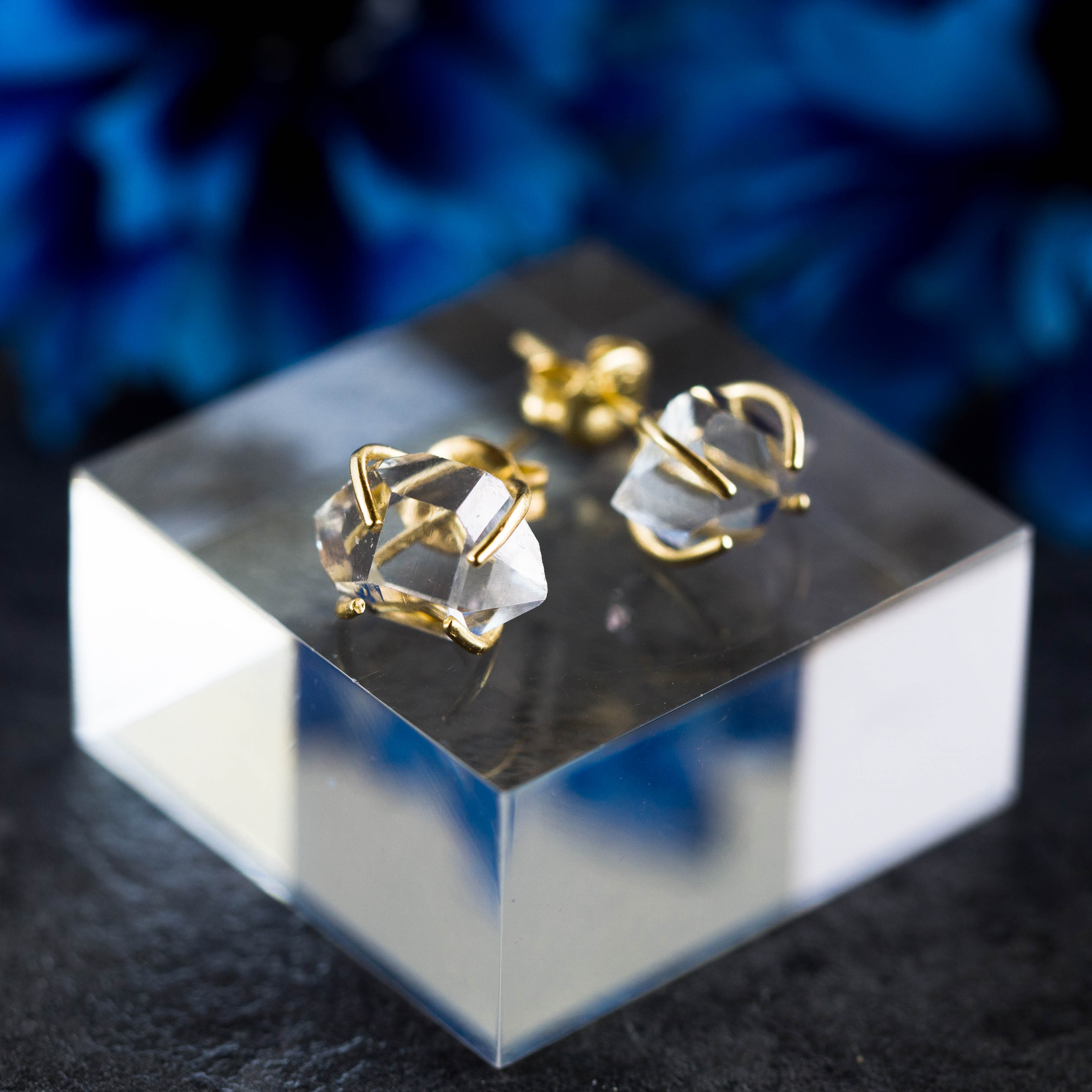 《早割》特集掲載♡最上級大粒ハーキマーダイアモンドの原石爪留めスタッドピアスSV925☆NY産☆４月誕生石