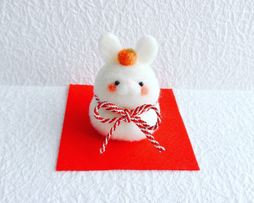 【ひらりん。】羊毛フェルト　うさぎ　壁掛け　干支　お正月 ひらりん。】羊毛フェルト うさぎ 壁掛け 干支 お正月 2023年干支の