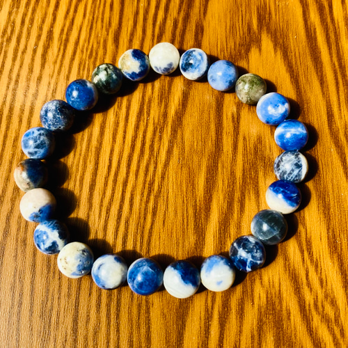 ブルーソーダライト(約8mm玉)の天然石ブレスレット！濃いめの青み