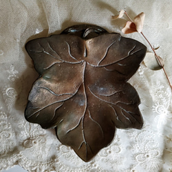 フランスアンティーク　葡萄の葉 真鍮トレイ／灰皿 1枚目の画像