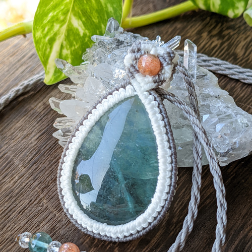 ☆フローライト(ブルーグリーンカラー)・蛍石☆マクラメ編み