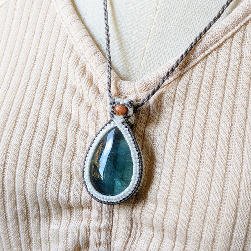 フローライトのマクラメネックレス フローライトのマクラメ編み 天然石ネックレス | SHANTi WALA