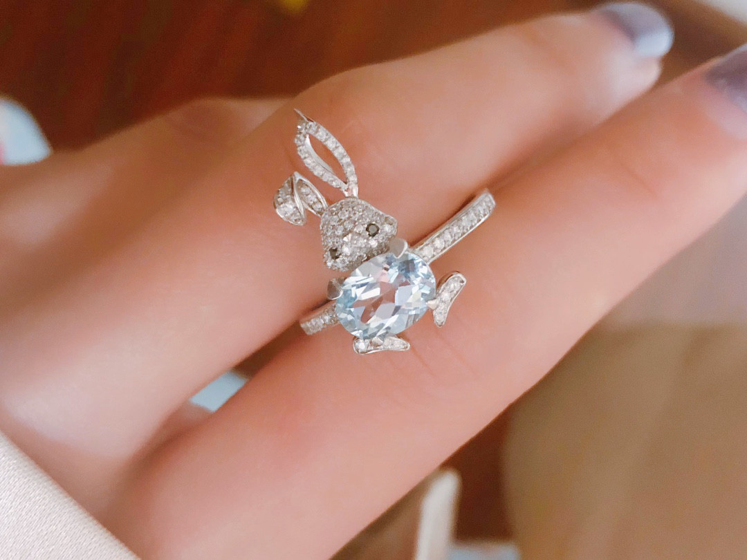 中古 ウサギモチーフ アクアマリンリングk18 指輪・リング パール